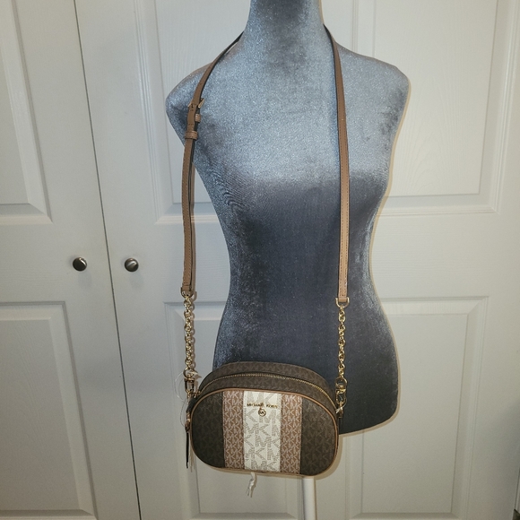 NWT Michael Kors Monogram Carmera Crossbody Bag - Picture 3 of 12